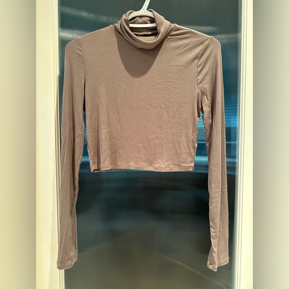 🌺 SOLD 🌺 Wilfred - Sunday Best Freshman ribbed turtleneck long sleeve - M - Picture 2 of 5